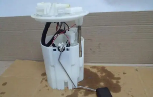 Renault Twingo III In-tank fuel pump 172024944R