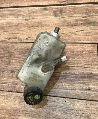 Master brake cylinder