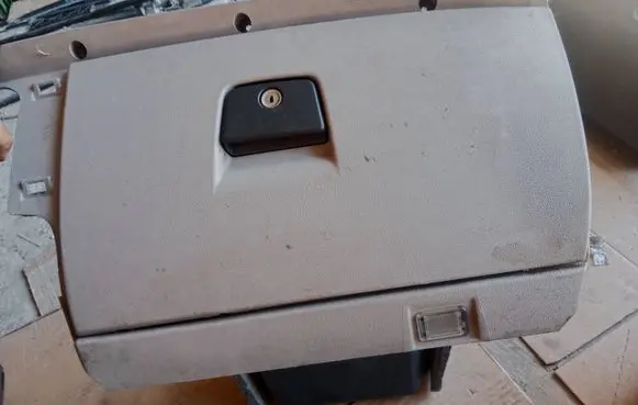 Volvo V50 Glove box 30672451
