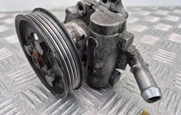 BMW X1 E84 Power steering pump 679886501