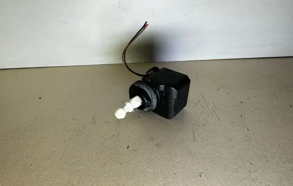 Mercedes-Benz Sprinter W906 Headlight level adjustment motor 00883000 008830
