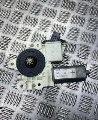 Toyota Avensis T250 Rear door window regulator with motor 0130822031