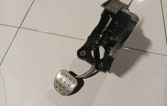 Renault Laguna III Brake pedal