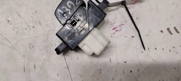 Nissan Almera N16 Electric window control switch