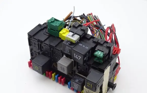 Volkswagen Polo III 6N 6N2 6NF Fuse box set 357937039
