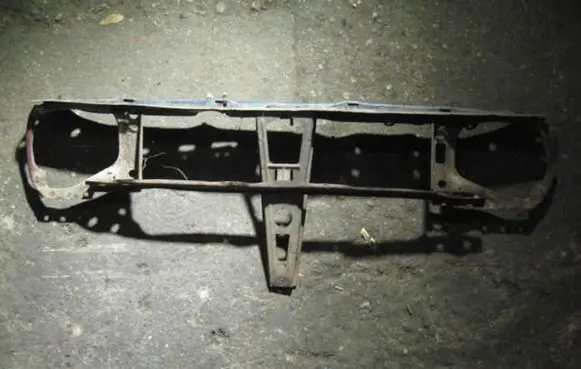 Volkswagen Jetta II Radiator support slam panel