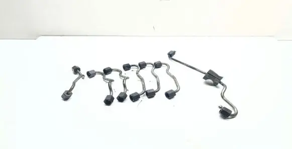 BMW X5 E70 Fuel injector supply line/pipe 
