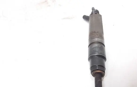 Audi A6 S6 C4 4A Fuel injector 028130202P