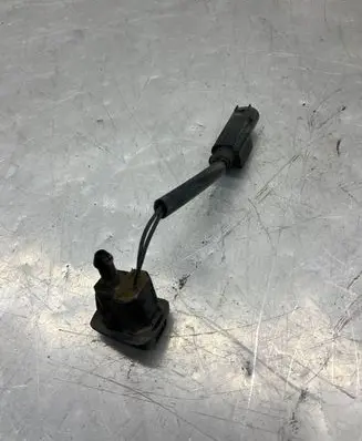 BMW 5 E60 E61 Windshield washer spray nozzle 7046060