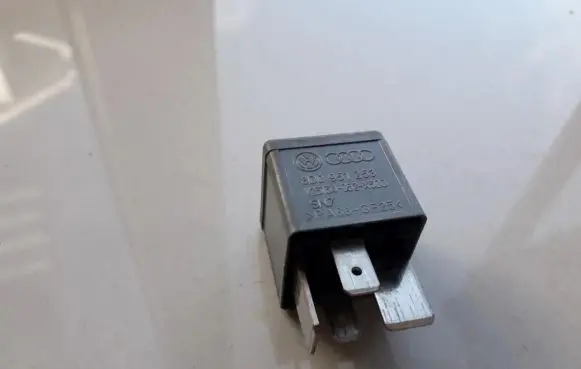Audi A6 S6 C6 4F Other relay 8D0951253