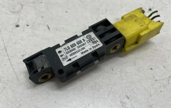 Audi A6 S6 C6 4F Airbag deployment crash/impact sensor 7L0909606B