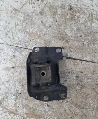 Engine mount bracket