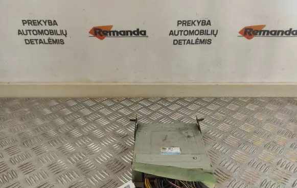 Mazda 323 F Engine control unit/module Z57318881 E2T84986M Z5735R1Z573