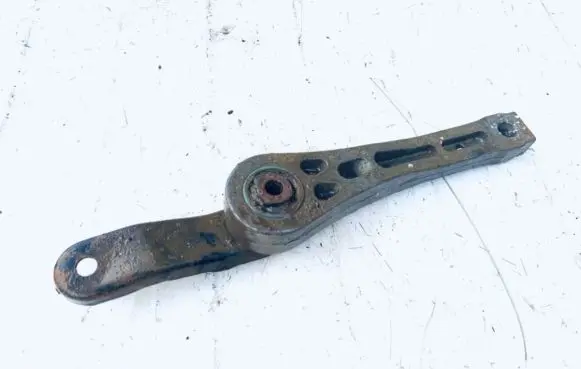 Engine mounting bracket