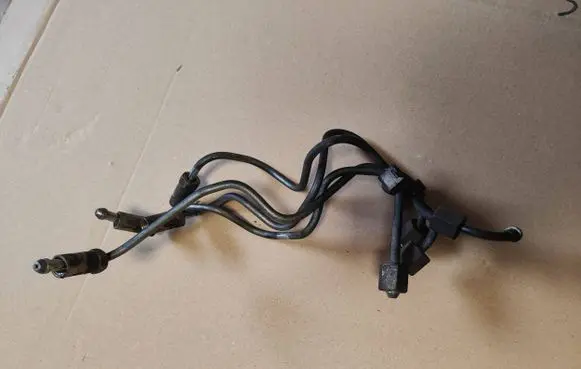 Fuel injector supply line/pipe