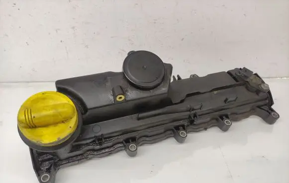 Nissan Qashqai Rocker cam cover 