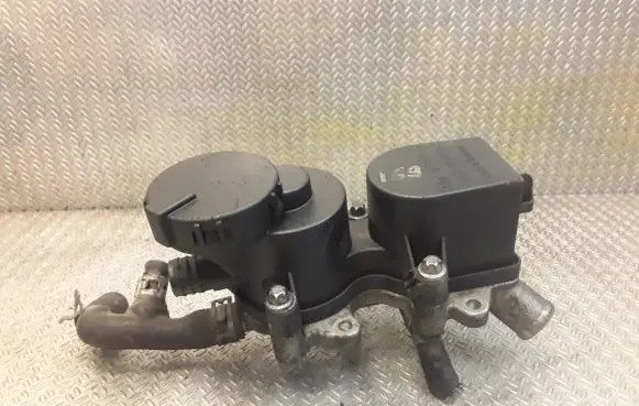 Mercedes-Benz A W169 Oil breather separator 6400101062 A6400101062