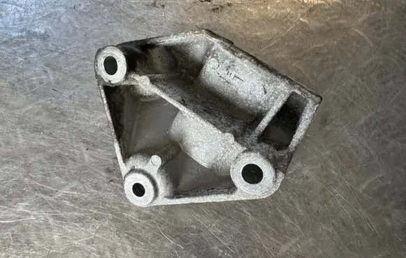 Nissan Qashqai Engine mounting bracket 11332JD700