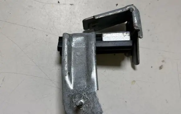 Ford Mustang V Front door windshield rail 8R3363263A20AD