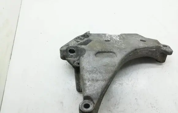 Volkswagen PASSAT B7 Engine mounting bracket 03L199207