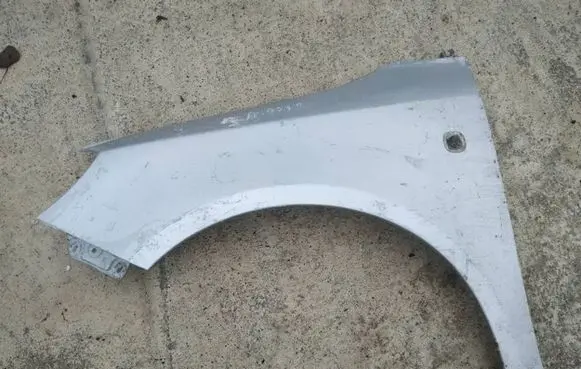 Skoda Fabia Mk2 (5J) Fender pilkas