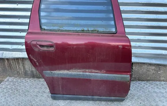 Volvo V70 Rear door