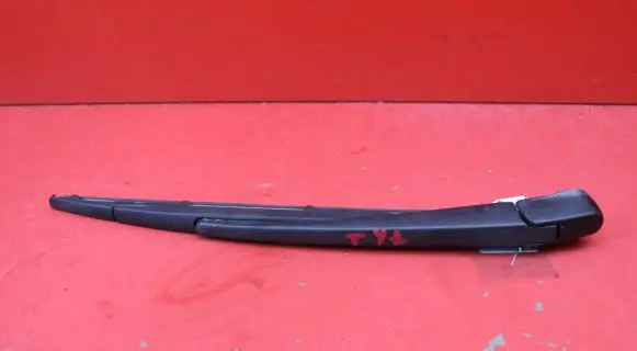Rear wiper blade arm