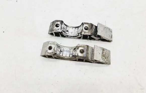 Volkswagen Touareg I Sway bar bush bracket, front 7L0411063B