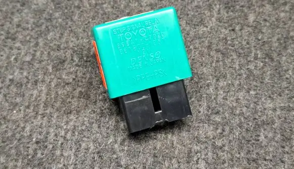 Toyota RAV 4 (XA40) Rear light relay 895A147020
