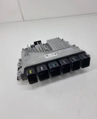 Land Rover Evoque II Engine control unit/module R8a212b684vab