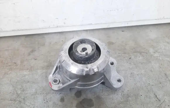Mercedes-Benz C W205 Engine mount vacuum valve A2052400900