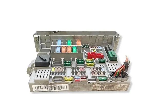 BMW 3 E90 E91 Fuse module 6906621 18844000002 90221750