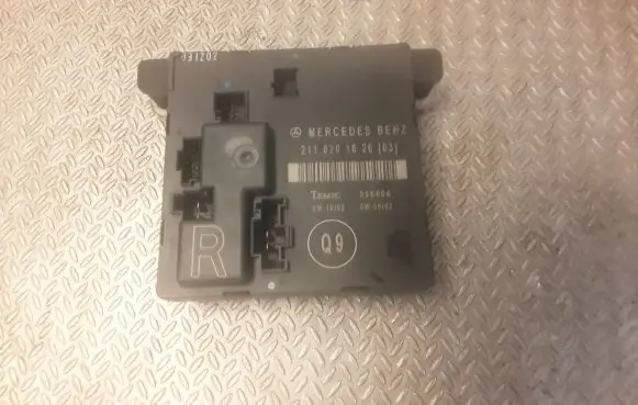Mercedes-Benz E W211 Door control unit/module 2118201626 A2118201626