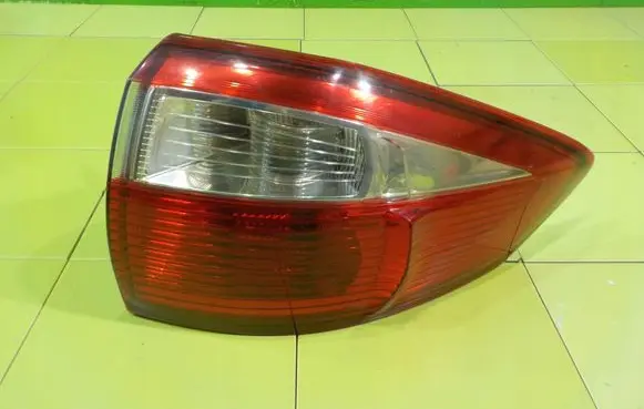 Ford C-MAX II Rear/tail lights 89502670