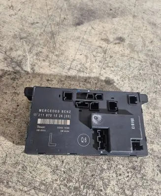 Mercedes-Benz E W211 Door control unit/module 2118701526 00401696
