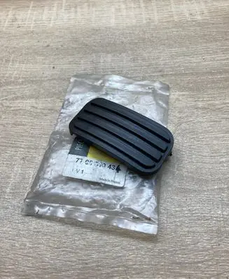 Accelerator throttle pedal