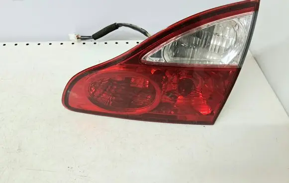 Toyota Avensis Verso Tailgate rear/tail lights