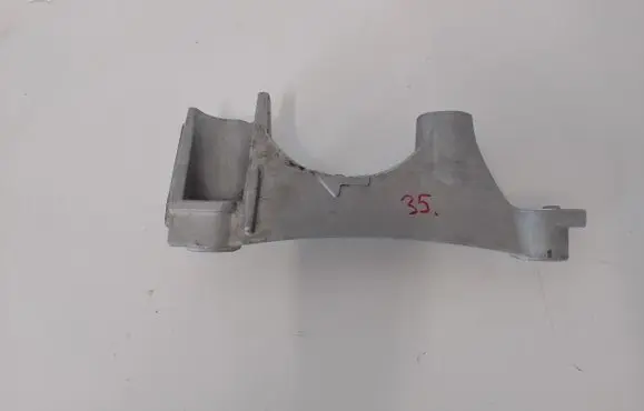 Lexus NX Gearbox mounting bracket 