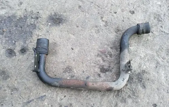 Mazda 323 Engine coolant pipe/hose