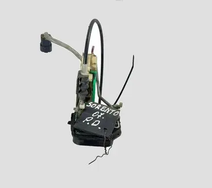 KIA Sorento Front door lock A045777 060803