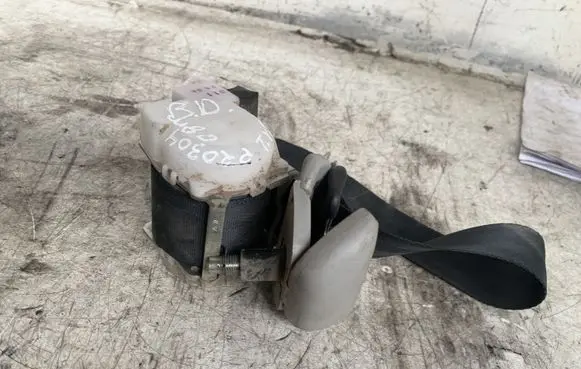 Toyota Corolla Verso AR10 Third row seat belt 