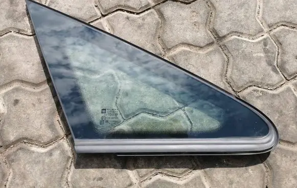 Opel Zafira B Front triangle window/glass DOT24AS2M19 43R007951 E000255