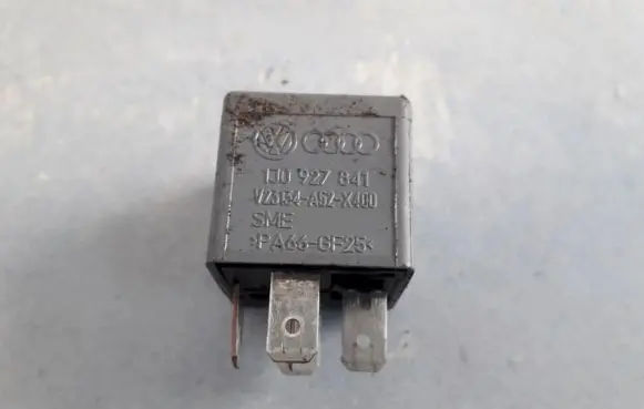 Volkswagen Golf IV Other relay 1j0927841 v23134-a52-x400