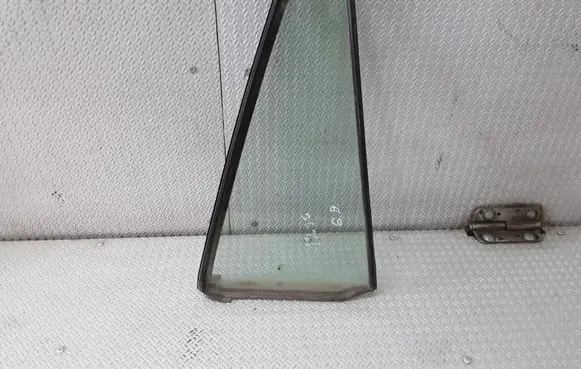 Toyota RAV 4 (XA20) Rear vent window glass 