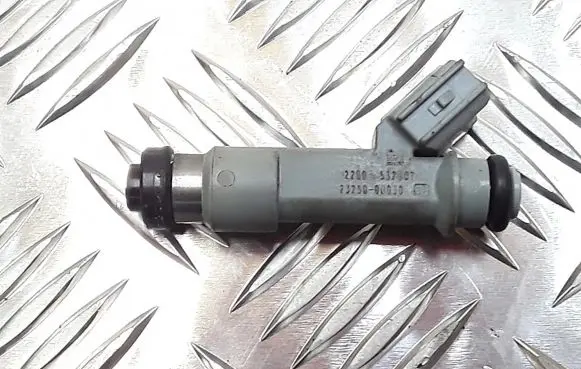 Toyota Aygo AB40 Fuel injector 2325000030