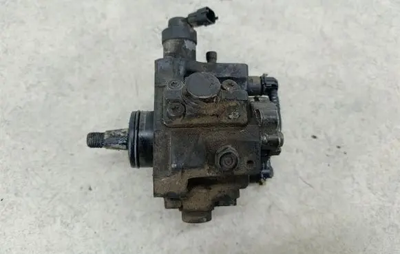 KIA Carens III Fuel injection high pressure pump 331002A420
