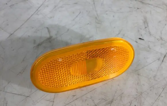 Front fender indicator light