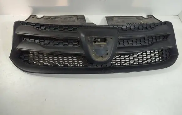 Dacia Sandero Front bumper upper radiator grill 623107634R