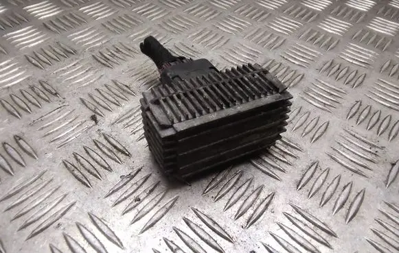 Opel Zafira B Glow plug pre-heat relay 55354141