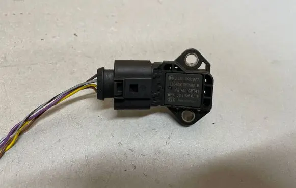 Volkswagen Touran II Air pressure sensor 038906051B